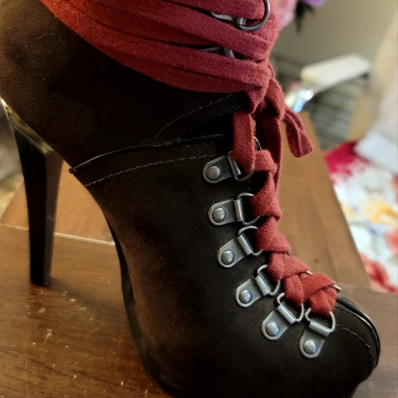 KEAVA  BY XHILARATION LADIES COMBAT FAUX SUEDE HEELS W/LEATHER CUFF/CRAMBERRY - Picture 9 of 11